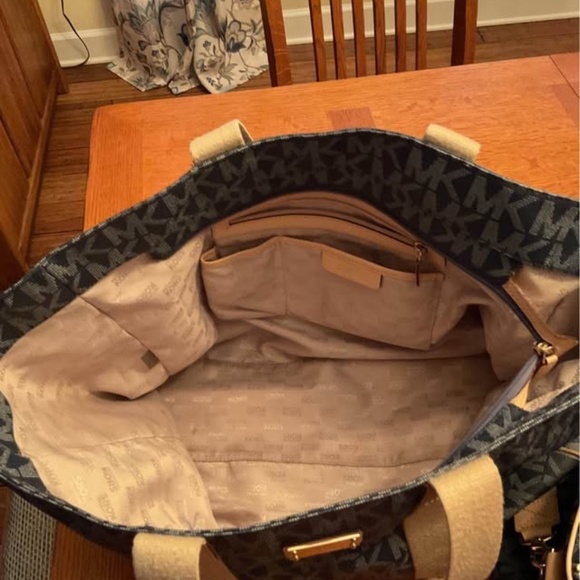 MK 2 Piece Luggage - Picture 2 of 3